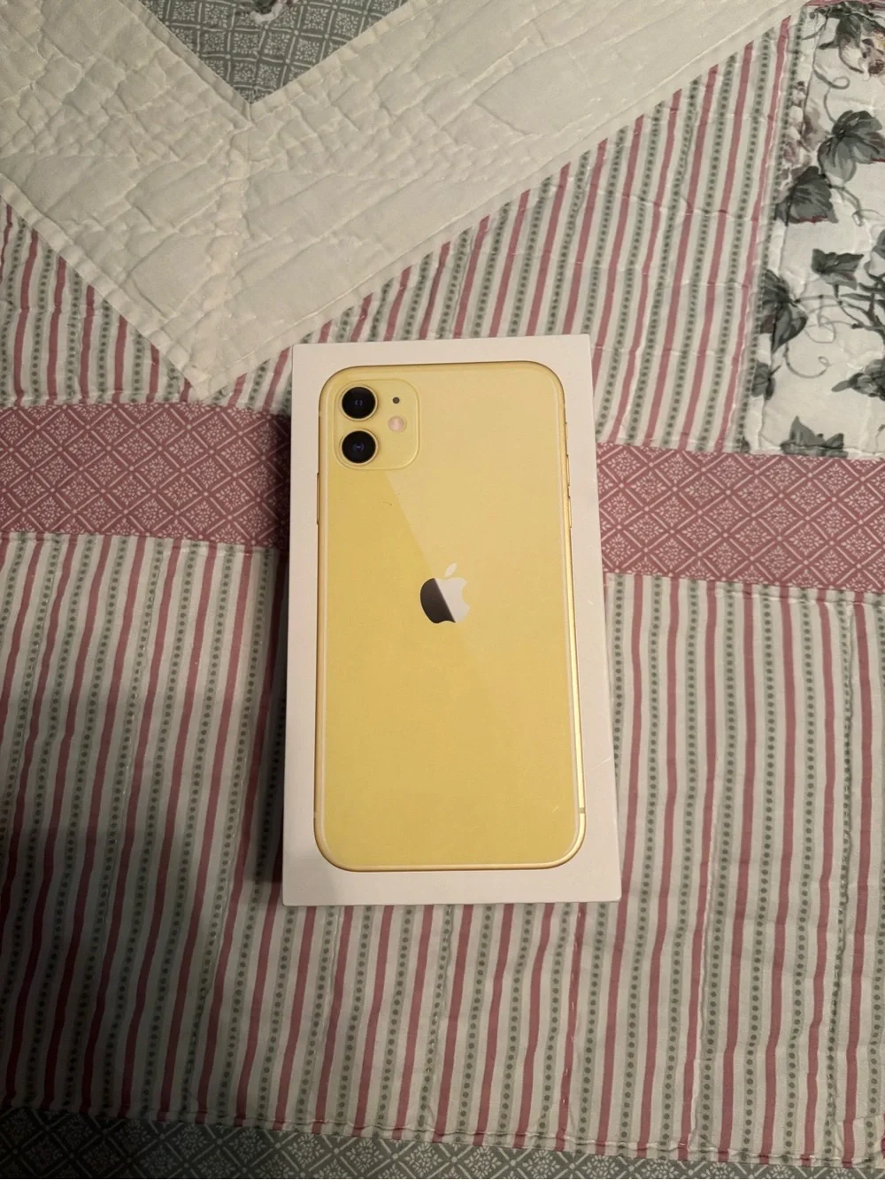 APPLE IPHONE 11 - Yellow