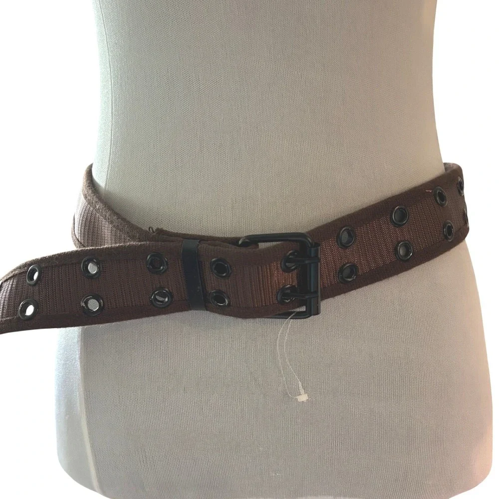 N/A black grommet brown