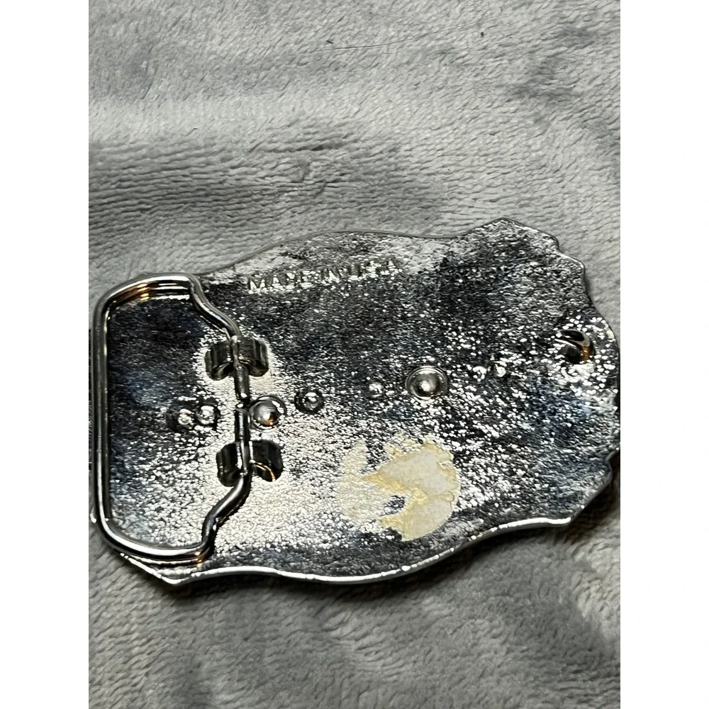 Unbranded bold silver