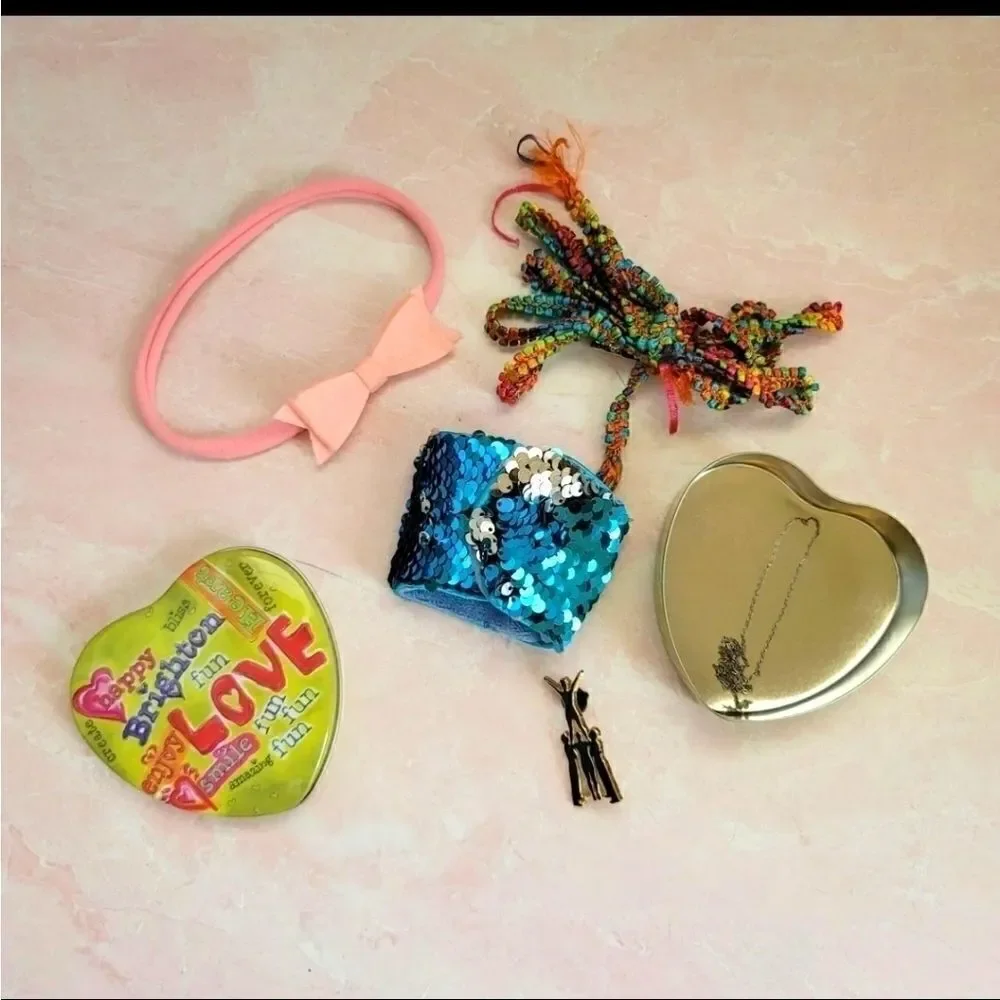 Girls bundle of fun variety of trinkets