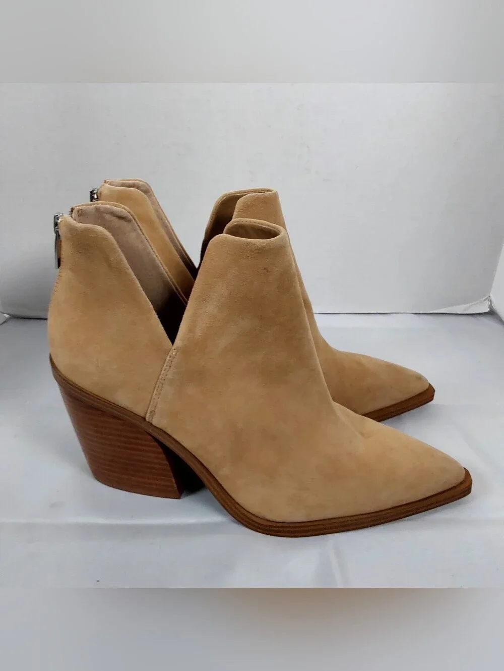 Vince Camuto nude gigietta tan
