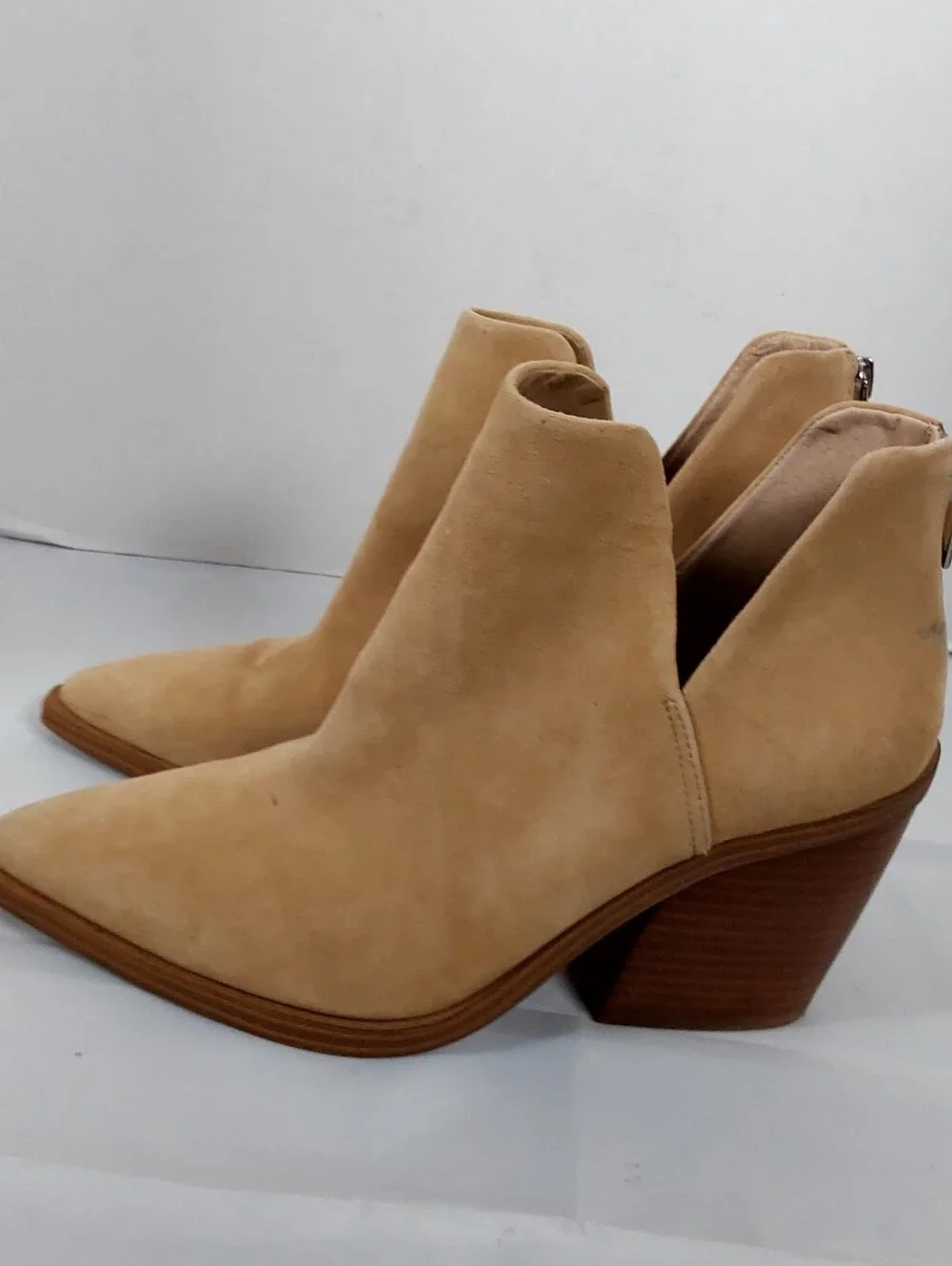 Vince Camuto nude suede camuto