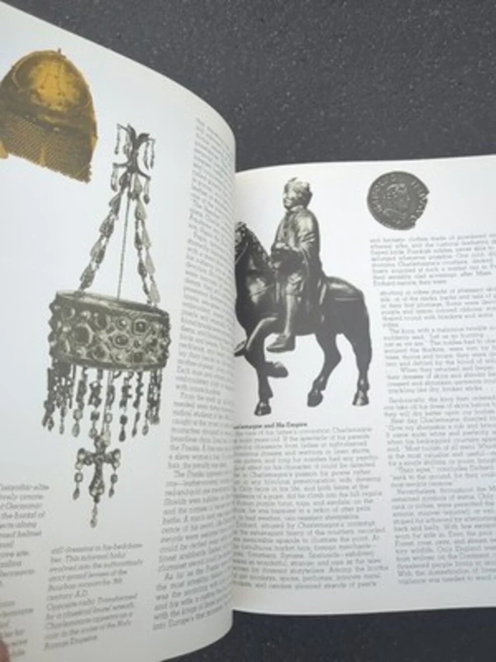 Fashion the Mirror of History by Michael Batterberry and Ariane Batterberry...