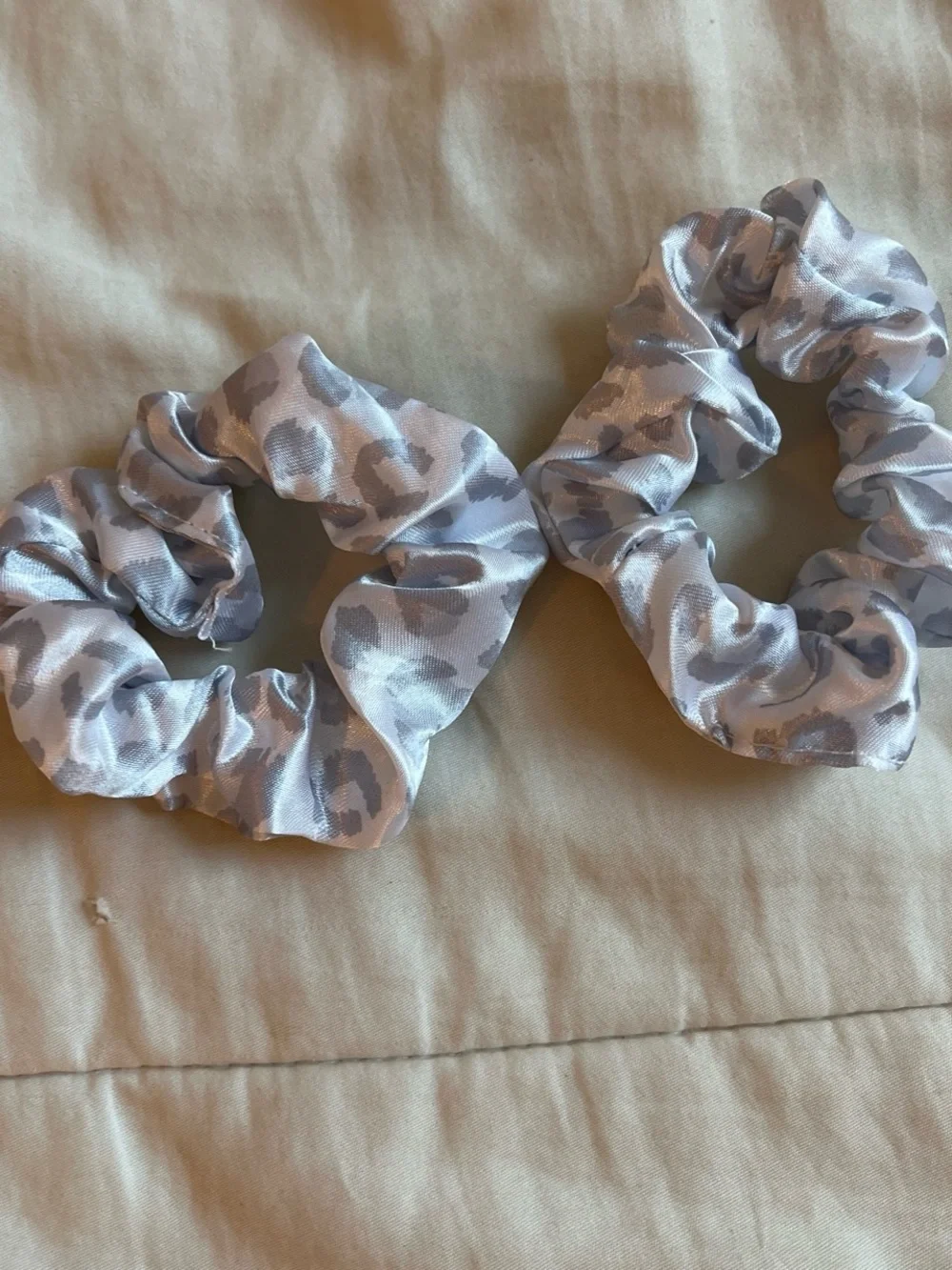 Kids Satin Leopard Print Scrunchies - Light Gray