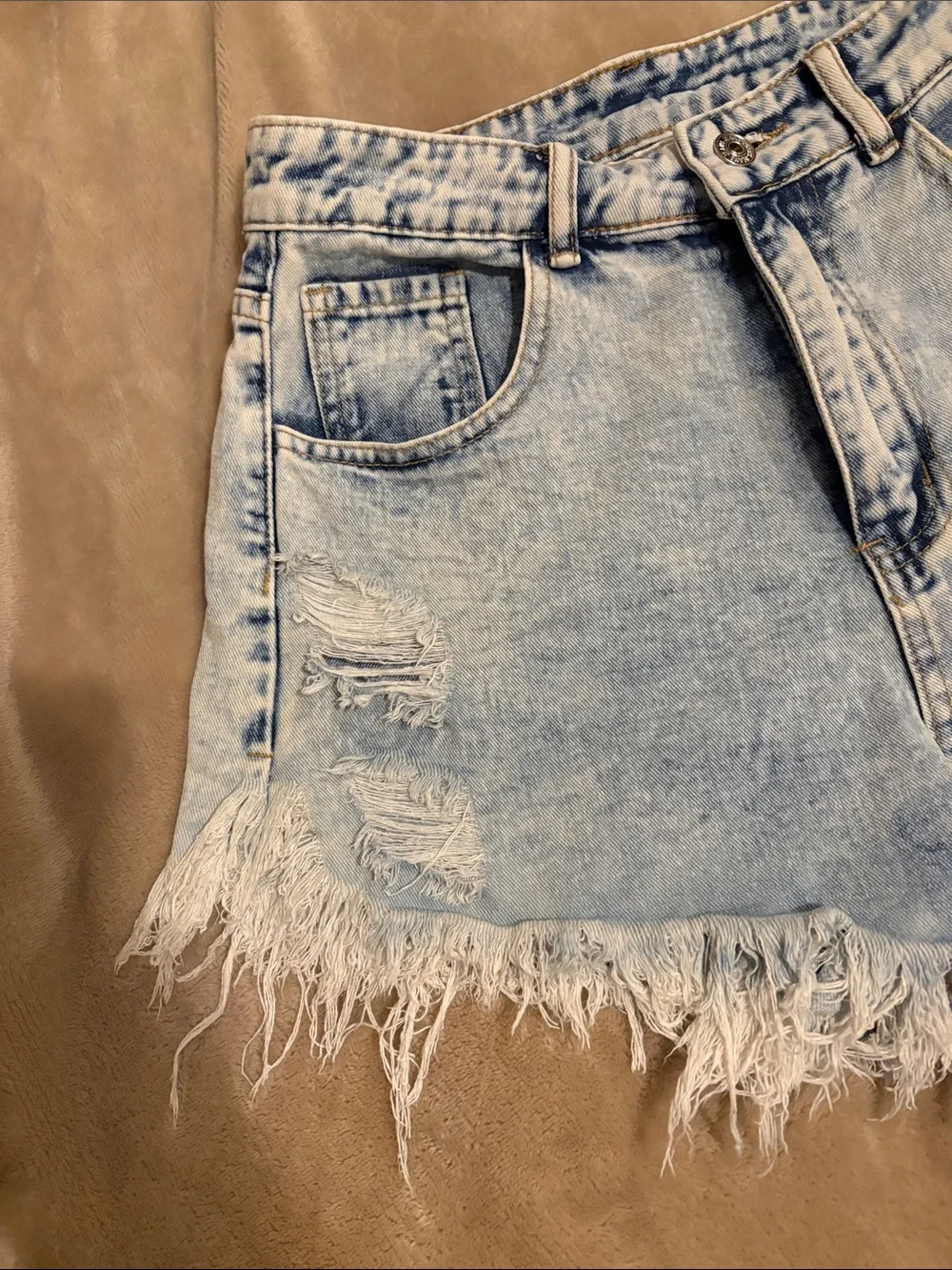 Unbranded casual light