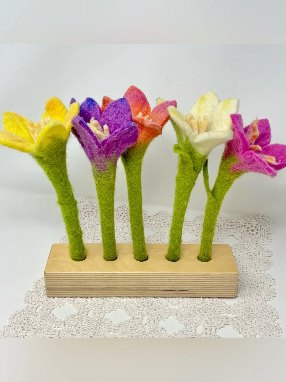 Lovevery Felt Flowers In A Row w/Wood Stand The Helper Play Kit Montessori Toy