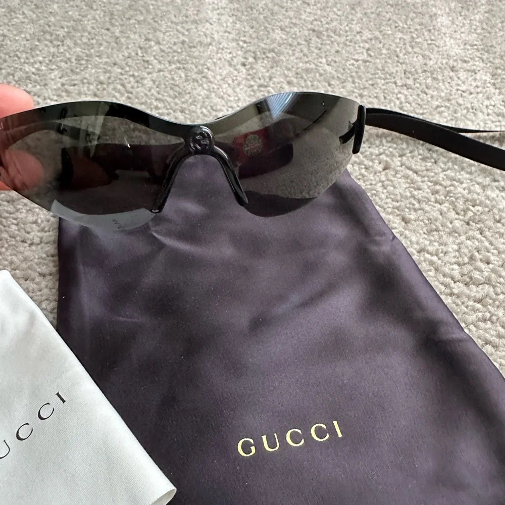 100% Authentic GUCCI GG1651S RIMLESS SHIELD‎ SUNGLASSES IN BLACK