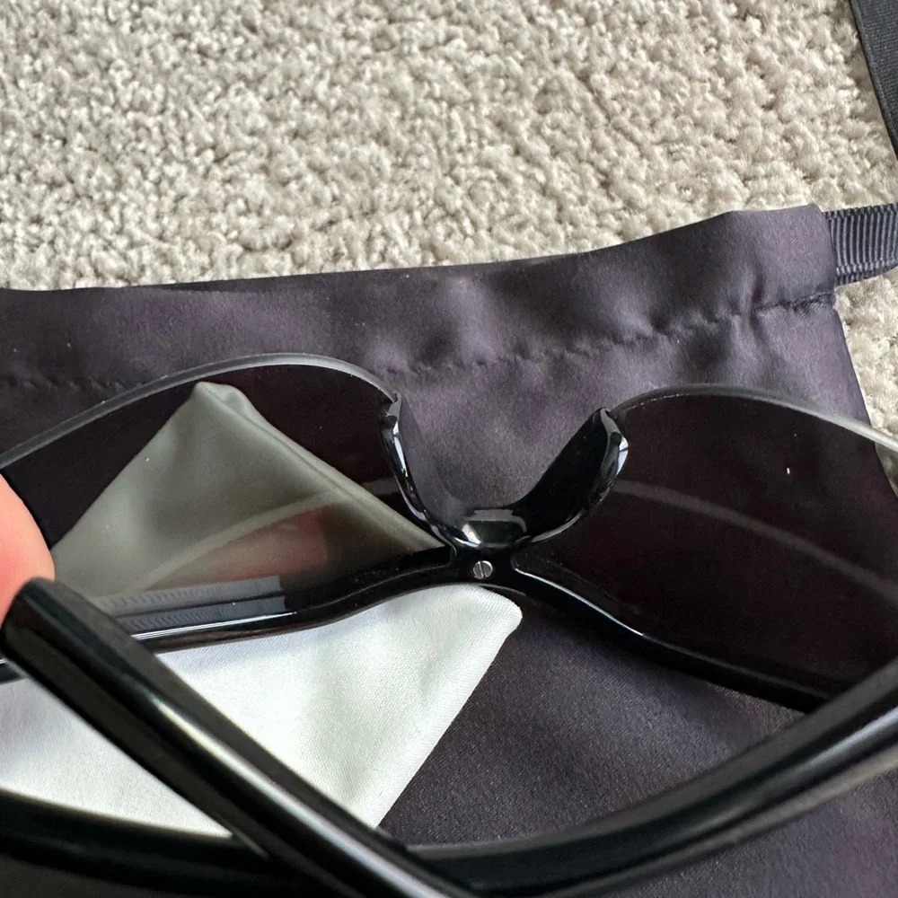 100% Authentic GUCCI GG1651S RIMLESS SHIELD‎ SUNGLASSES IN BLACK