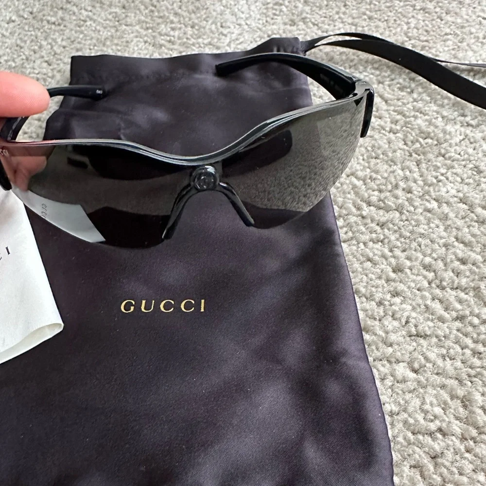 100% Authentic GUCCI GG1651S RIMLESS SHIELD‎ SUNGLASSES IN BLACK