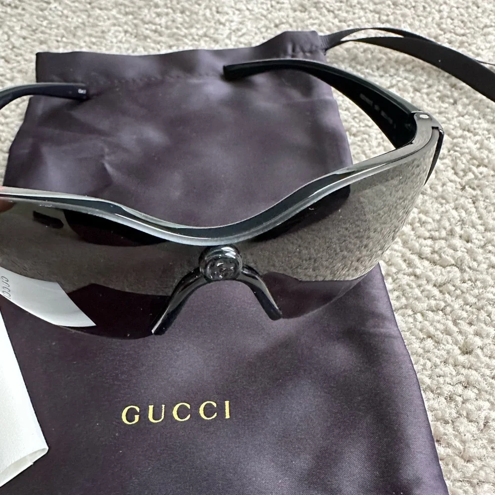 100% Authentic GUCCI GG1651S RIMLESS SHIELD‎ SUNGLASSES IN BLACK