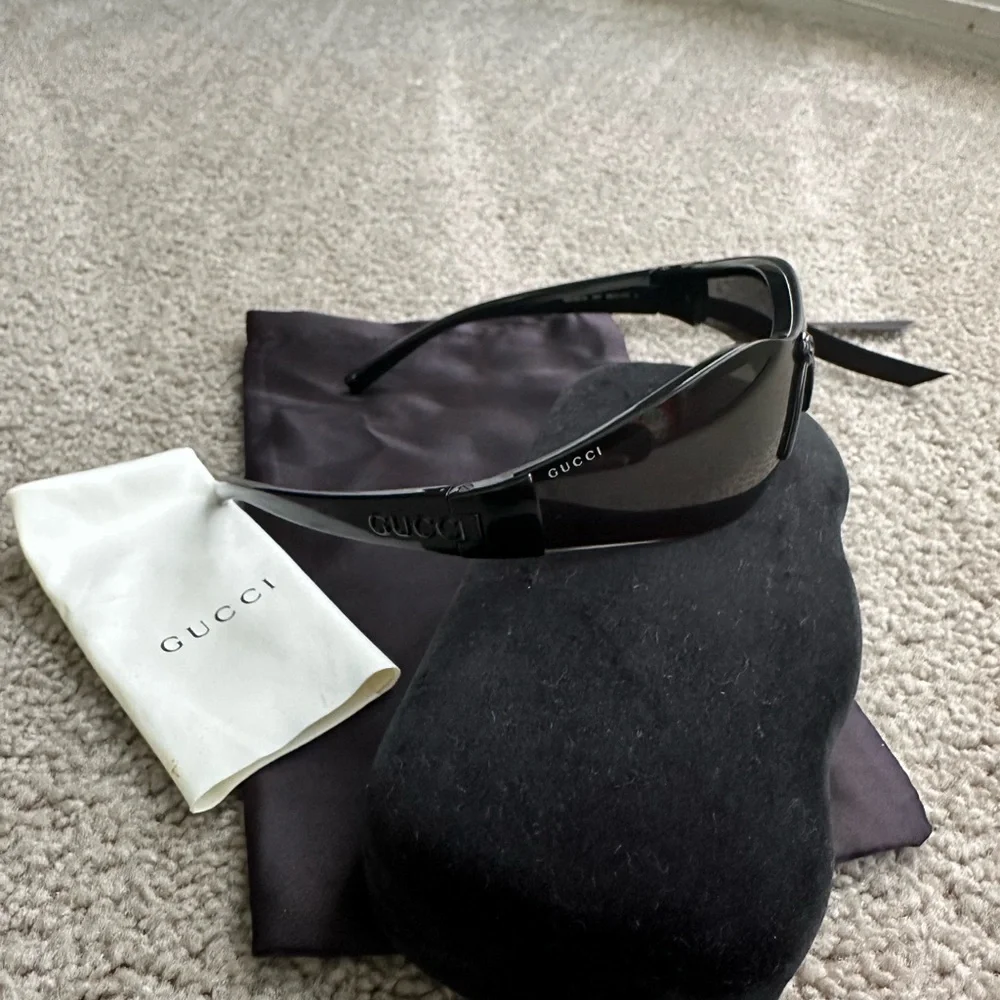 100% Authentic GUCCI GG1651S RIMLESS SHIELD‎ SUNGLASSES IN BLACK