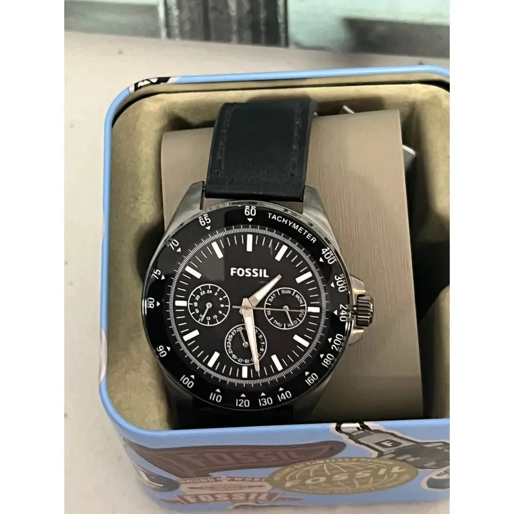 Fossil looks daily