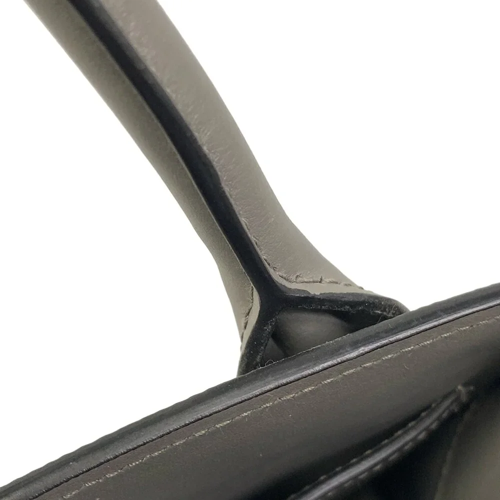 Prada cracks 697g