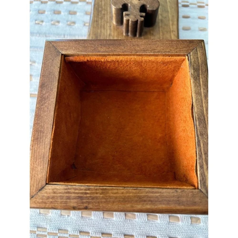 Vintage wooden box‎