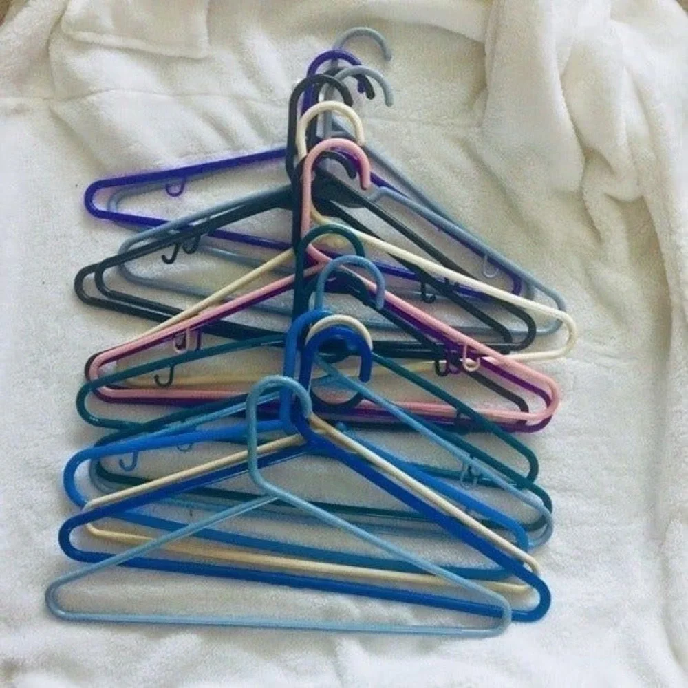 Lot of 20-piece hanger