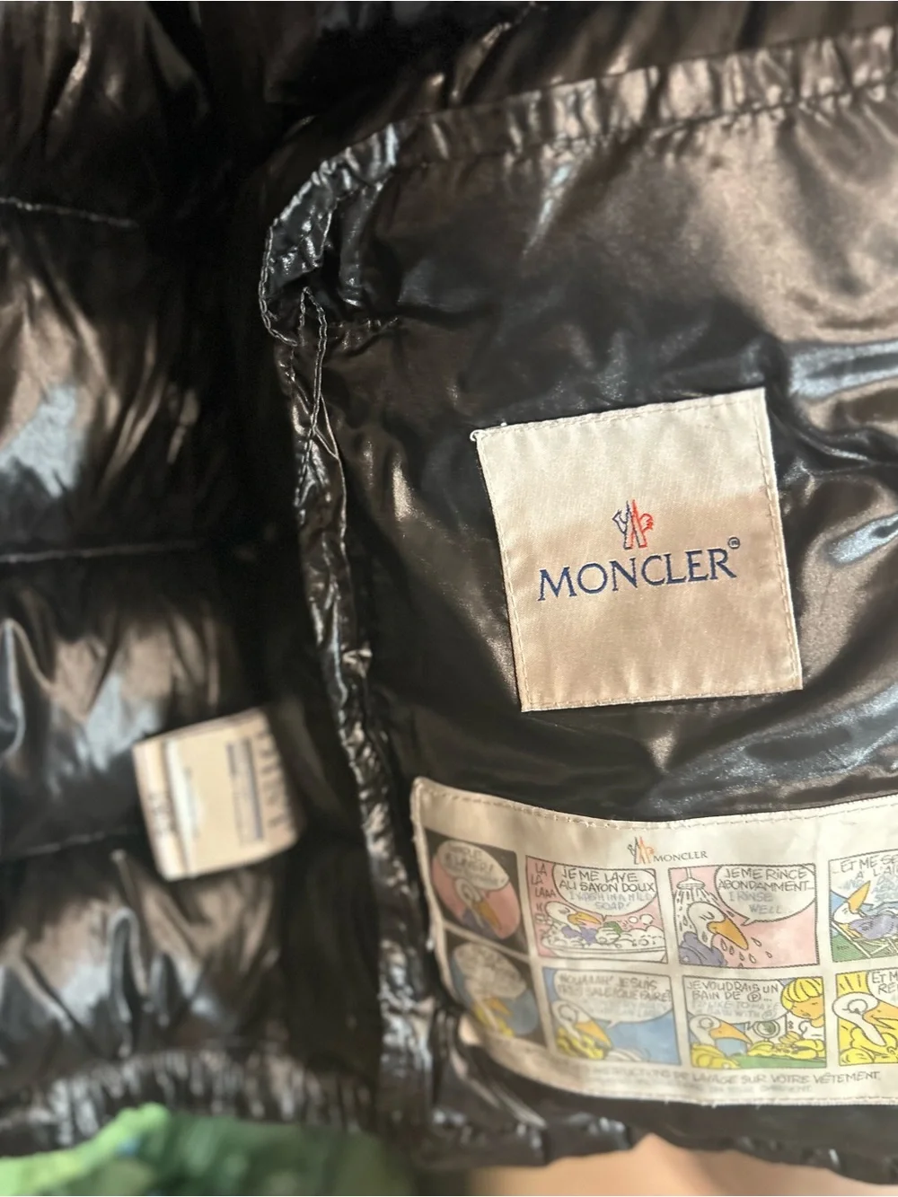 Moncler Bormes Authentic Shiny Black Puffer Hooded Vest | Size: 2