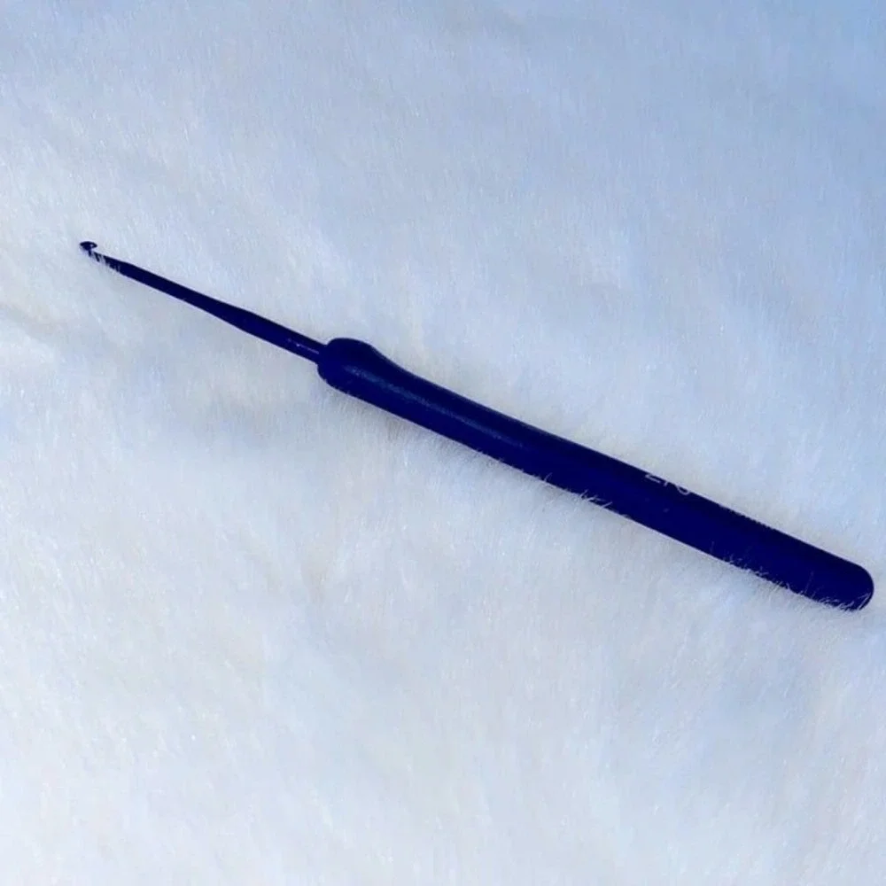 Crochet Needle Black 2.0 mm