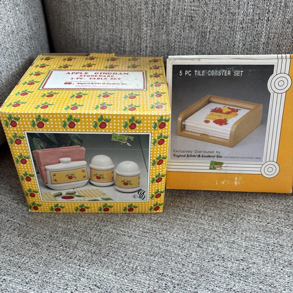 Vintage Apple Gingham Kitchen Set Napkin‎ Holder Salt Pepper Shaker,Coasters NOS
