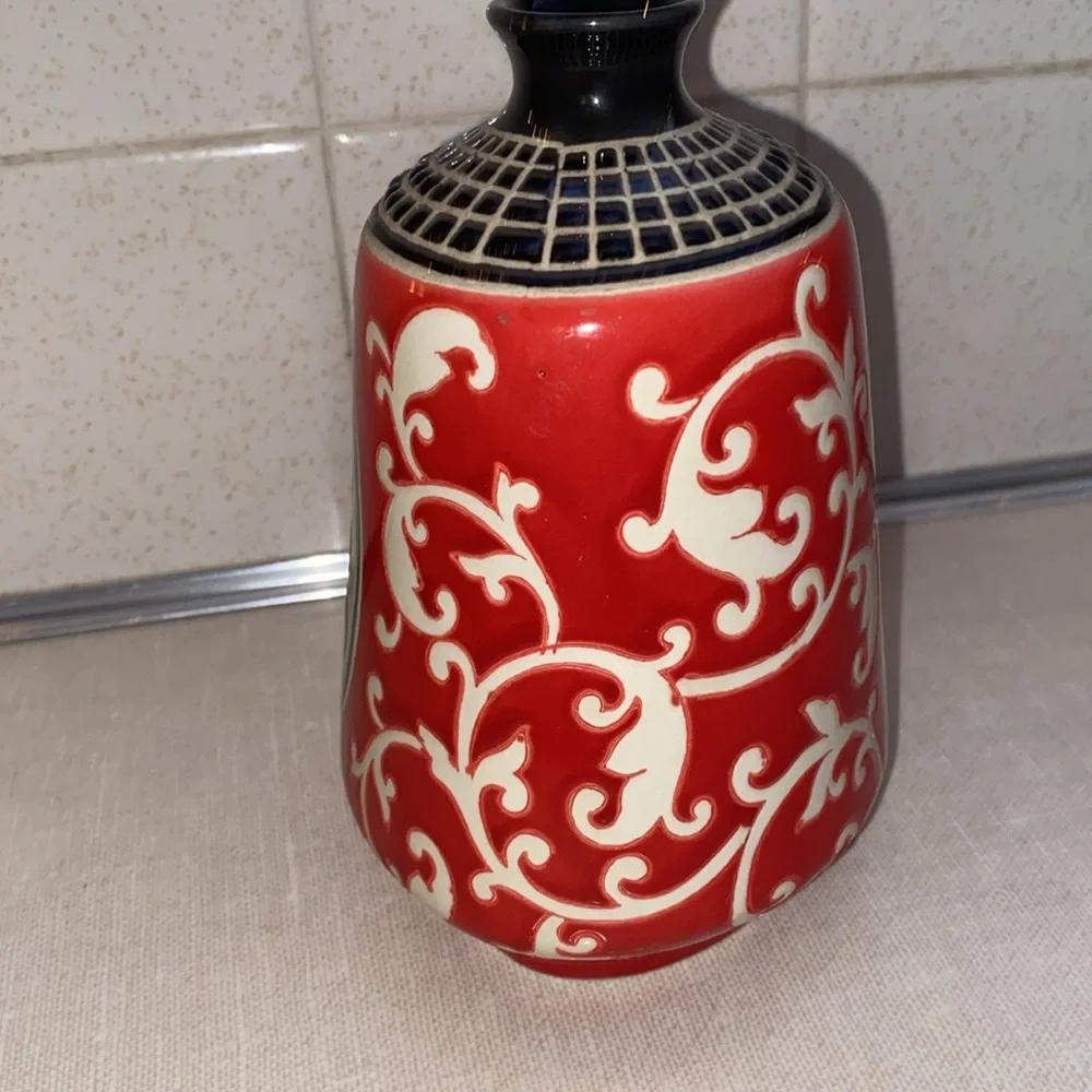 Pier 1 Imports Oriental Boho style Bud‎ Vase red black white