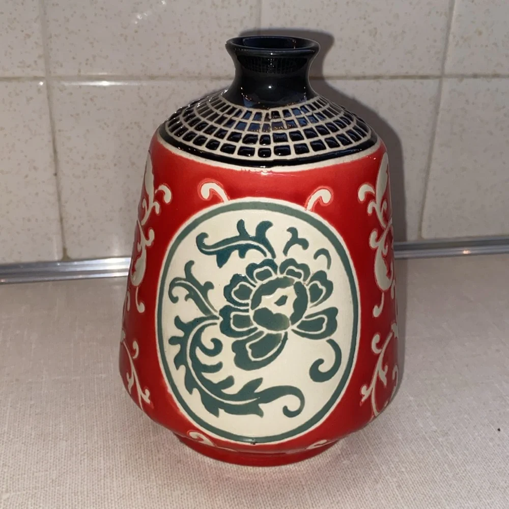 Pier 1 Imports Oriental Boho style Bud‎ Vase red black white