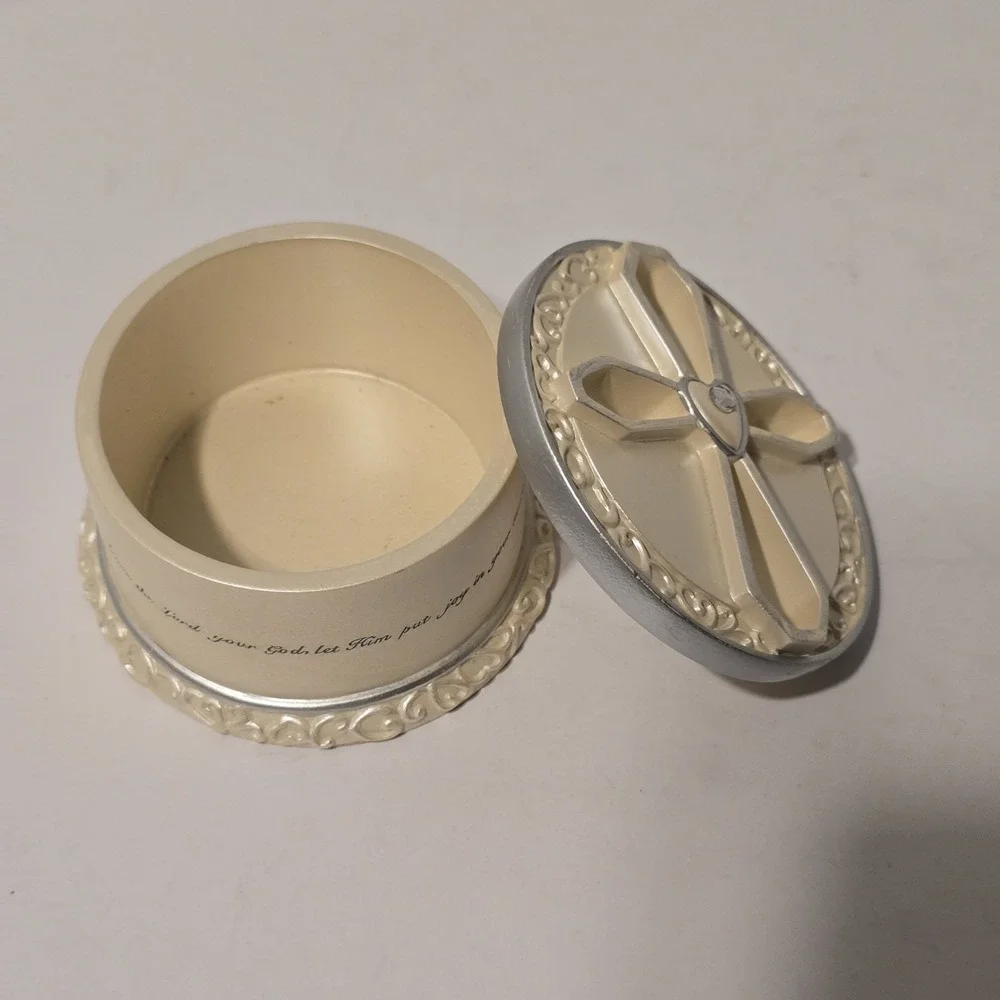 Blu Aura Design Roman Inc Cross Heart Religious Keepsake Jewelry Box Cream‎