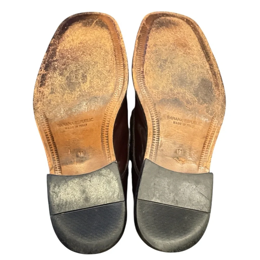 Banana Republic sleek leather
