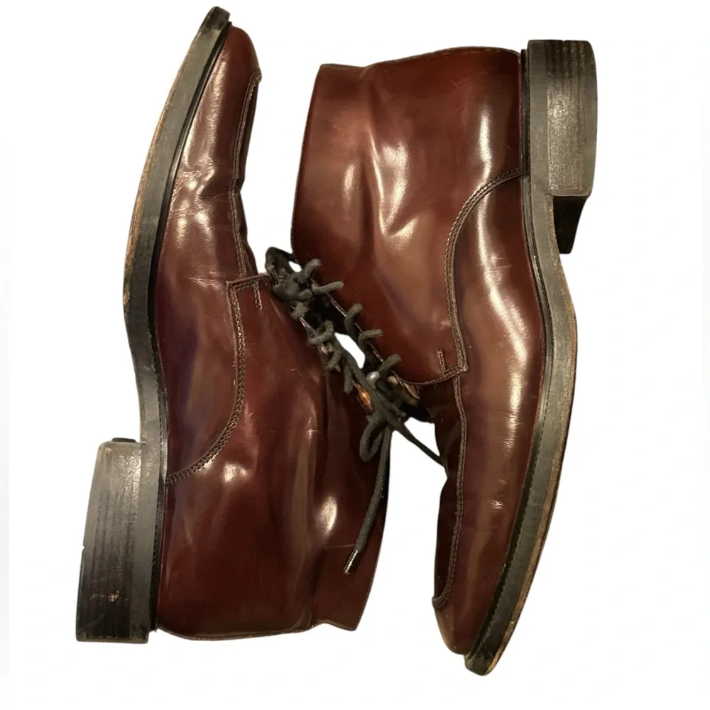 Banana Republic sleek leather