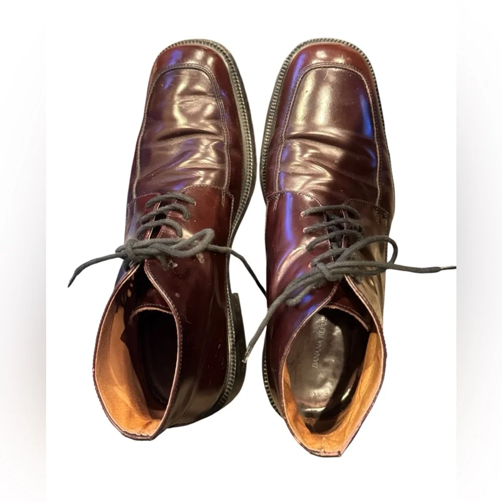 Banana Republic sleek leather