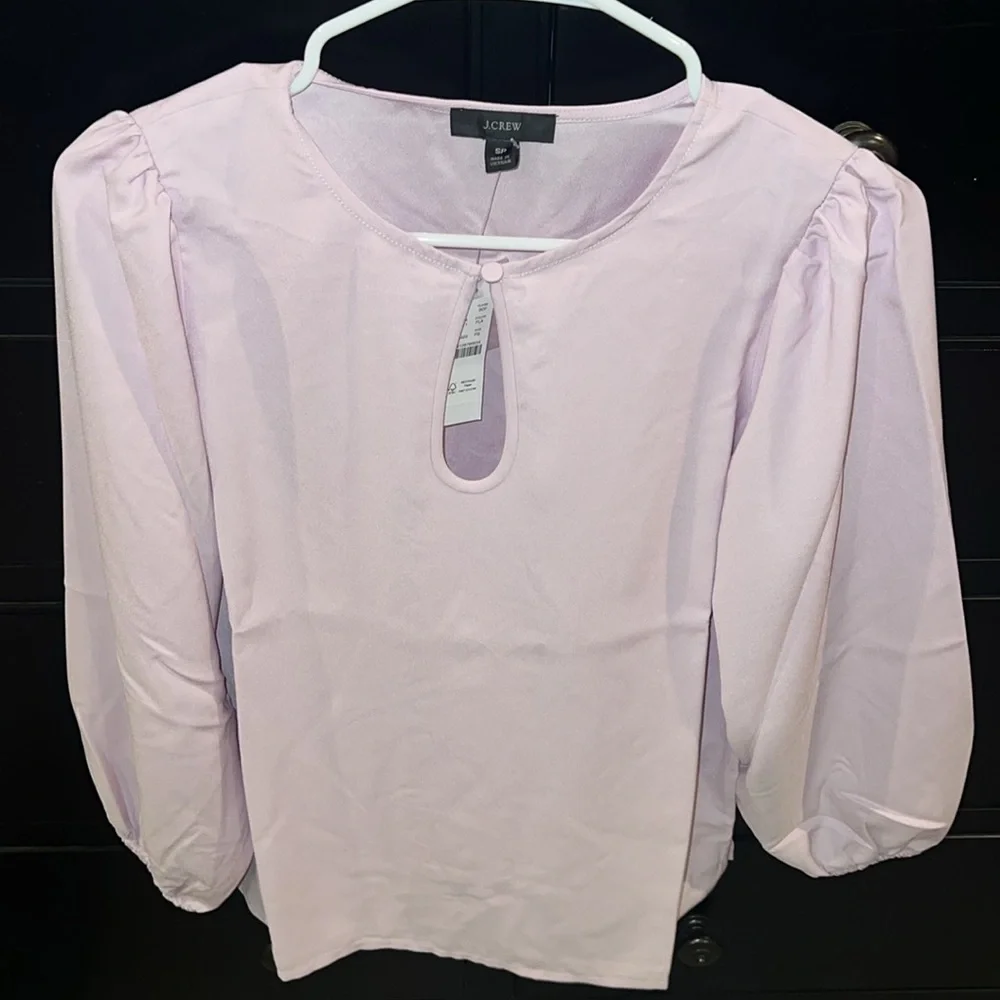 J.Crew NWT‎ lavender women’s puff sleeve crepe keyhole neckline top. Size SP