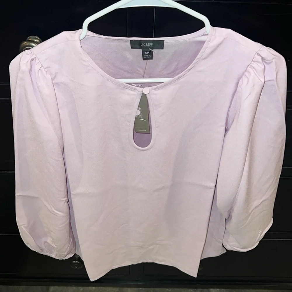J.Crew NWT‎ lavender women’s puff sleeve crepe keyhole neckline top. Size SP