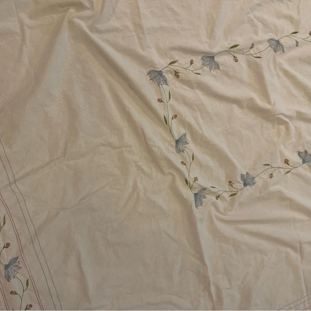 VTG Floral Hand Embroidered Cotton Tablecloth 60x90 grannycore