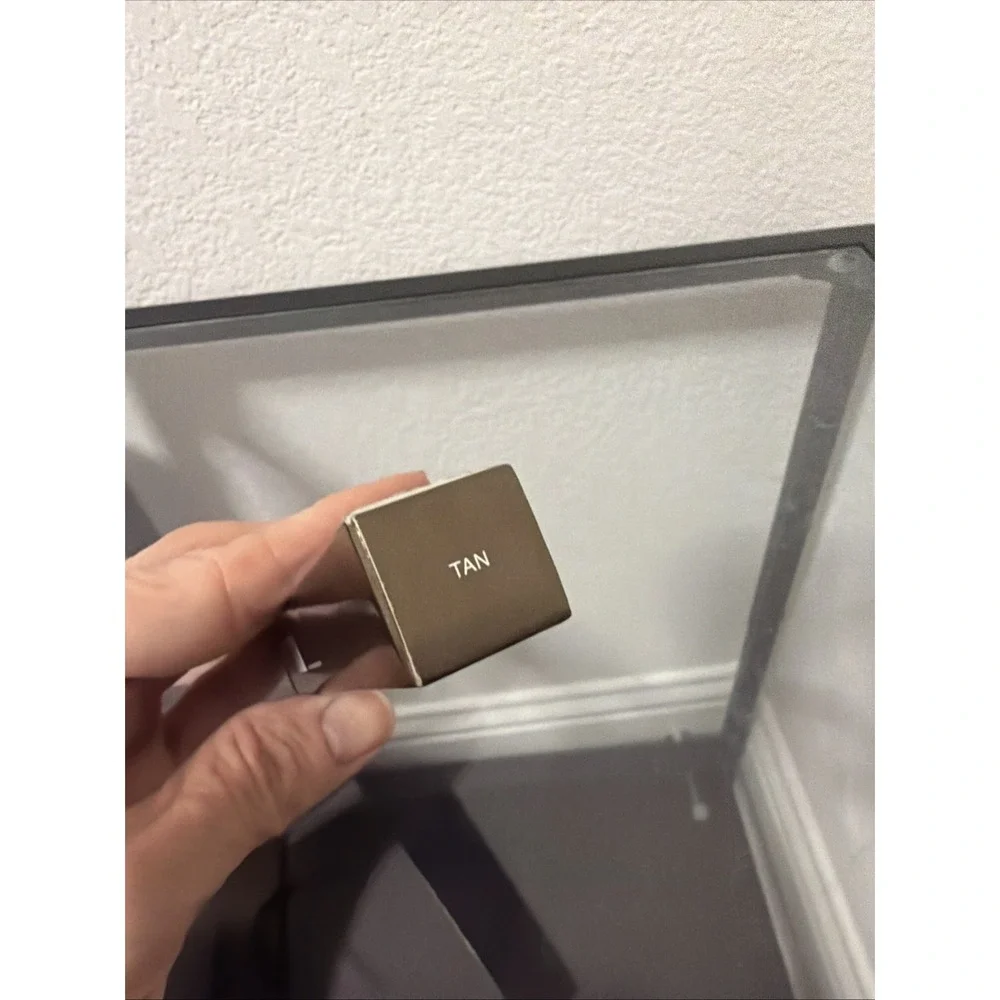 BECCA aqua luminous