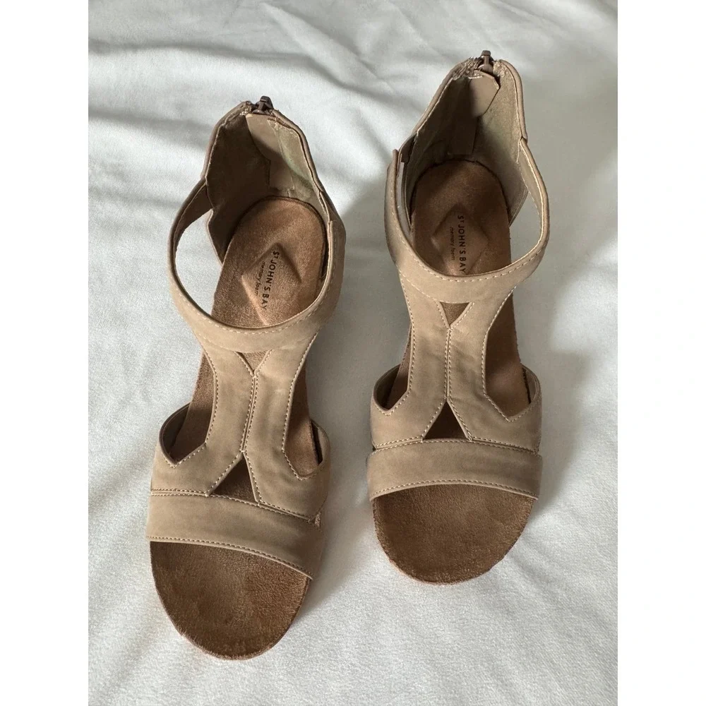 St. John's Bay Nude Suede Wedges Size 7.5,‎ EUC