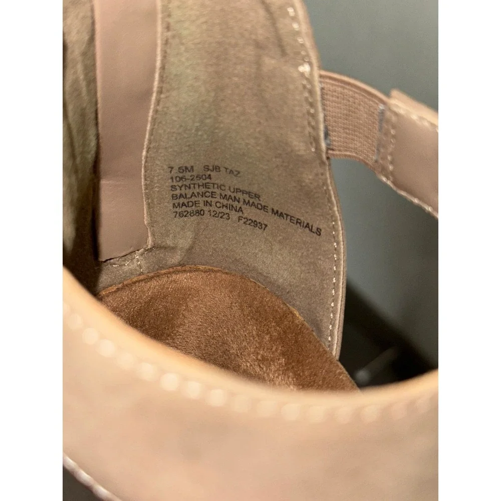 St. John's Bay Nude Suede Wedges Size 7.5,‎ EUC