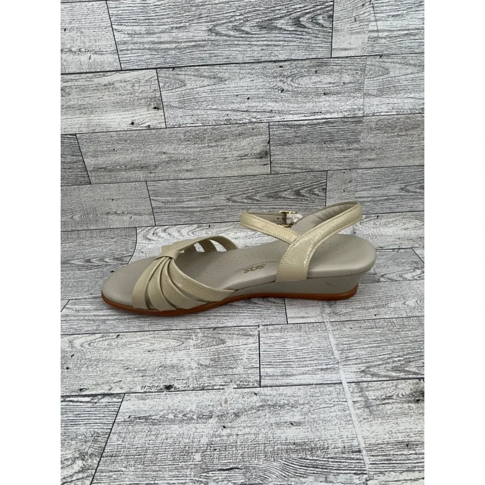 SAS Tripad Comfort Womens 7.5 M Cream‎ Patent Leather Wedge Sandals Made in USA