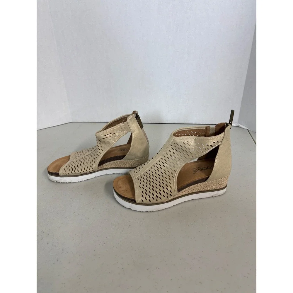 Corkys Footwear Womens Gold Laser Cut Espadrille Wedge Sandals‎ Size 8