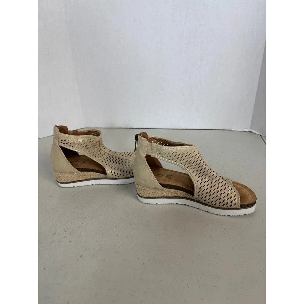Corkys Footwear Womens Gold Laser Cut Espadrille Wedge Sandals‎ Size 8