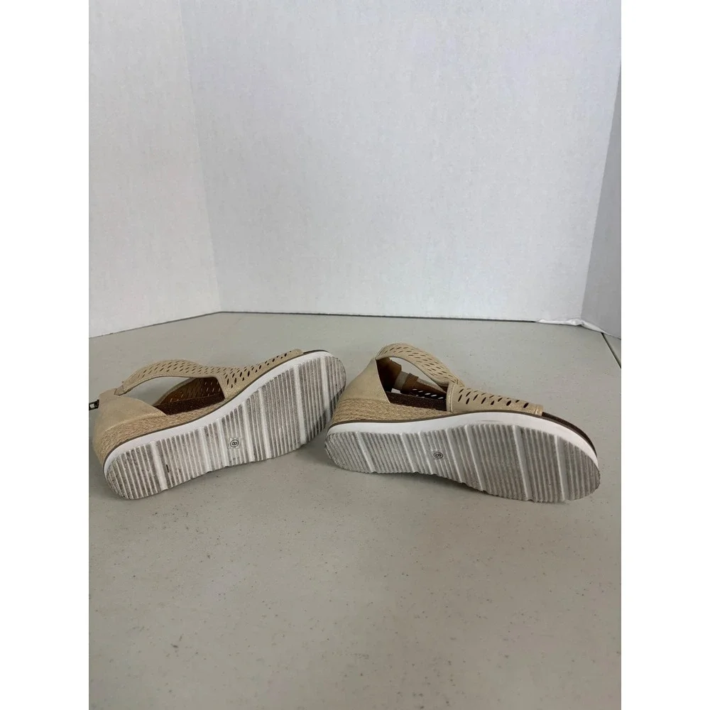 Corkys Footwear Womens Gold Laser Cut Espadrille Wedge Sandals‎ Size 8