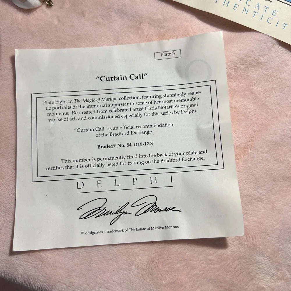 Marilyn Monroe curtain call‎ Delphi collector plate with hanger