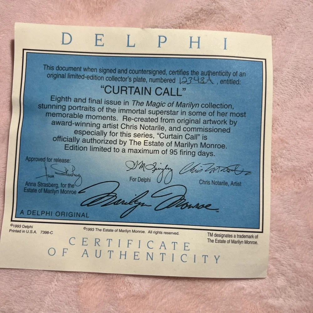 Marilyn Monroe curtain call‎ Delphi collector plate with hanger