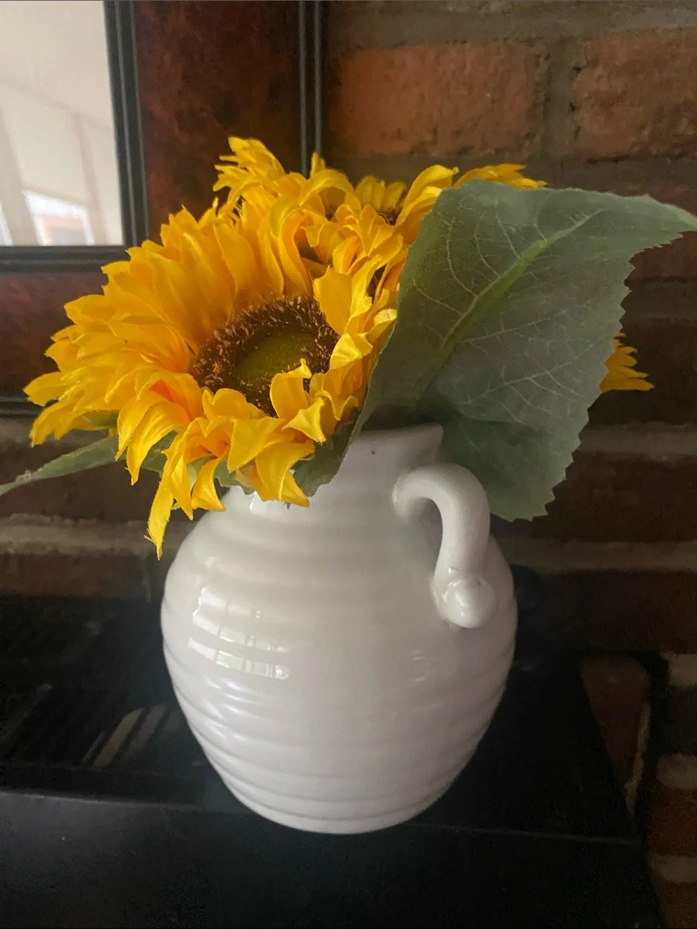 Artificial sunflower 🌻 display accent with ceramic vase 🏺