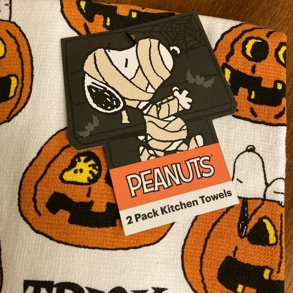 NWT PEANUTS SNOOPY TRICK OR TREAT JACK O LANTERNS KITCHEN TOWELS SET OF 2
