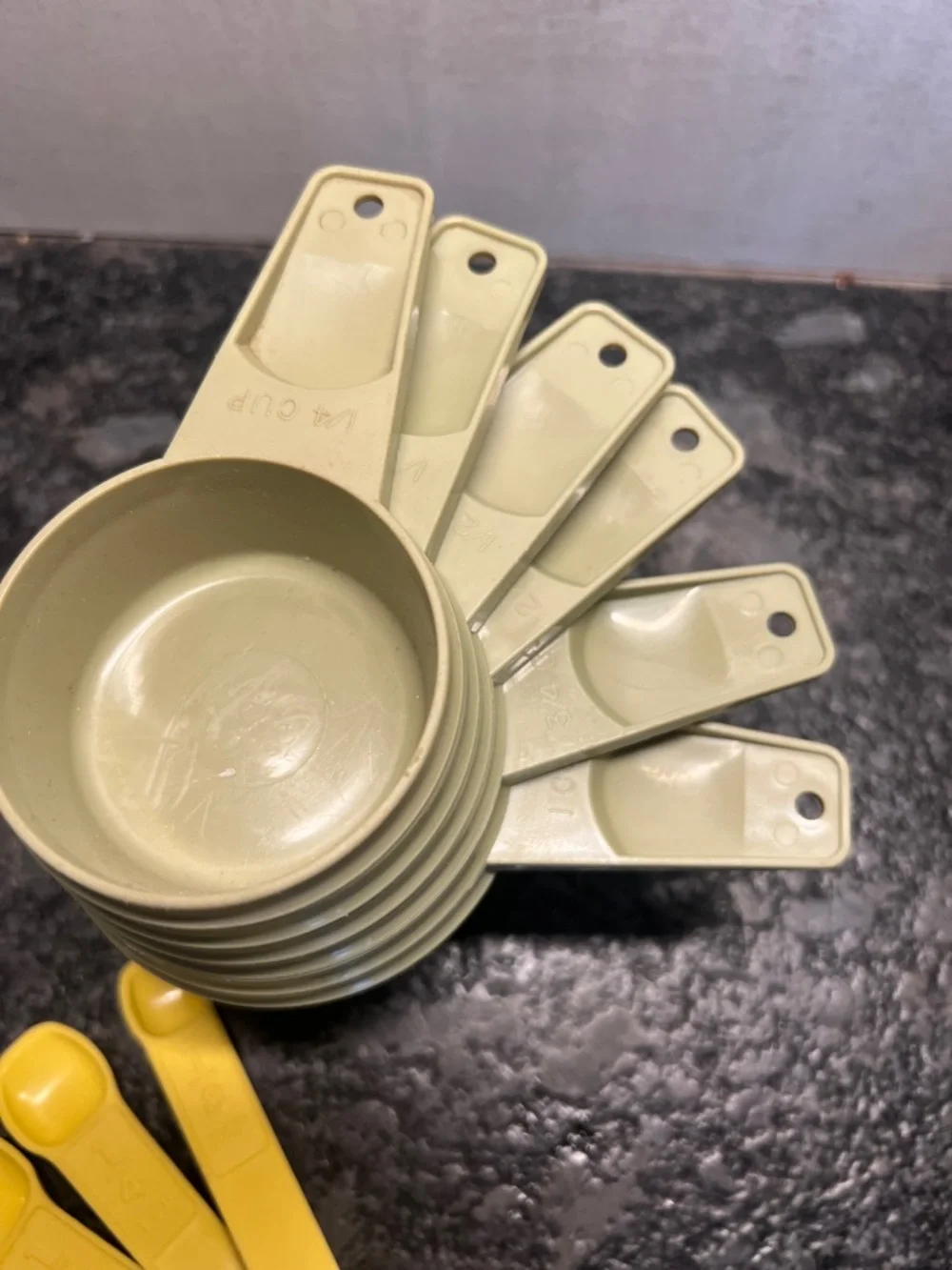 Tupperware set avocado
