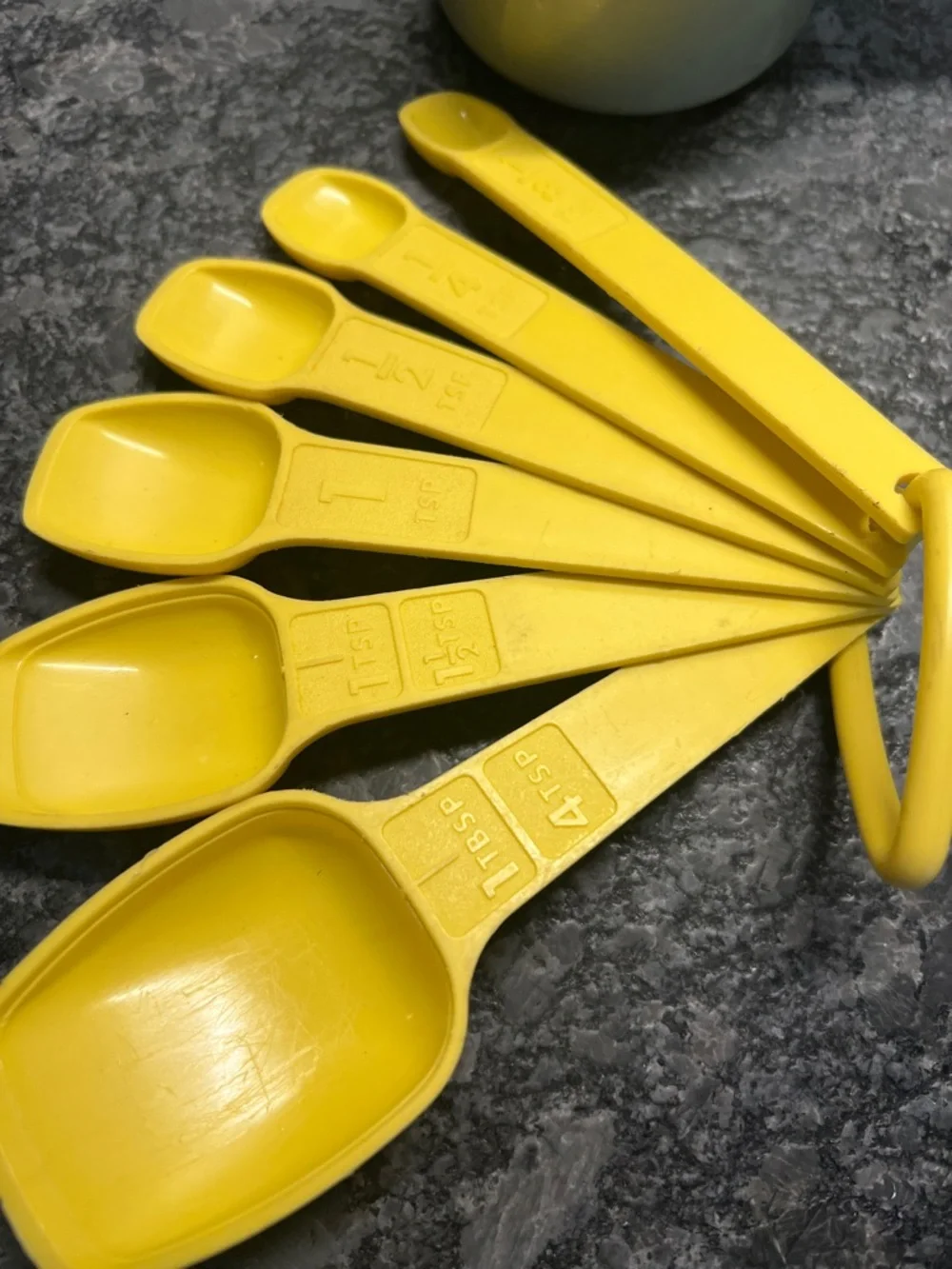 Tupperware set avocado