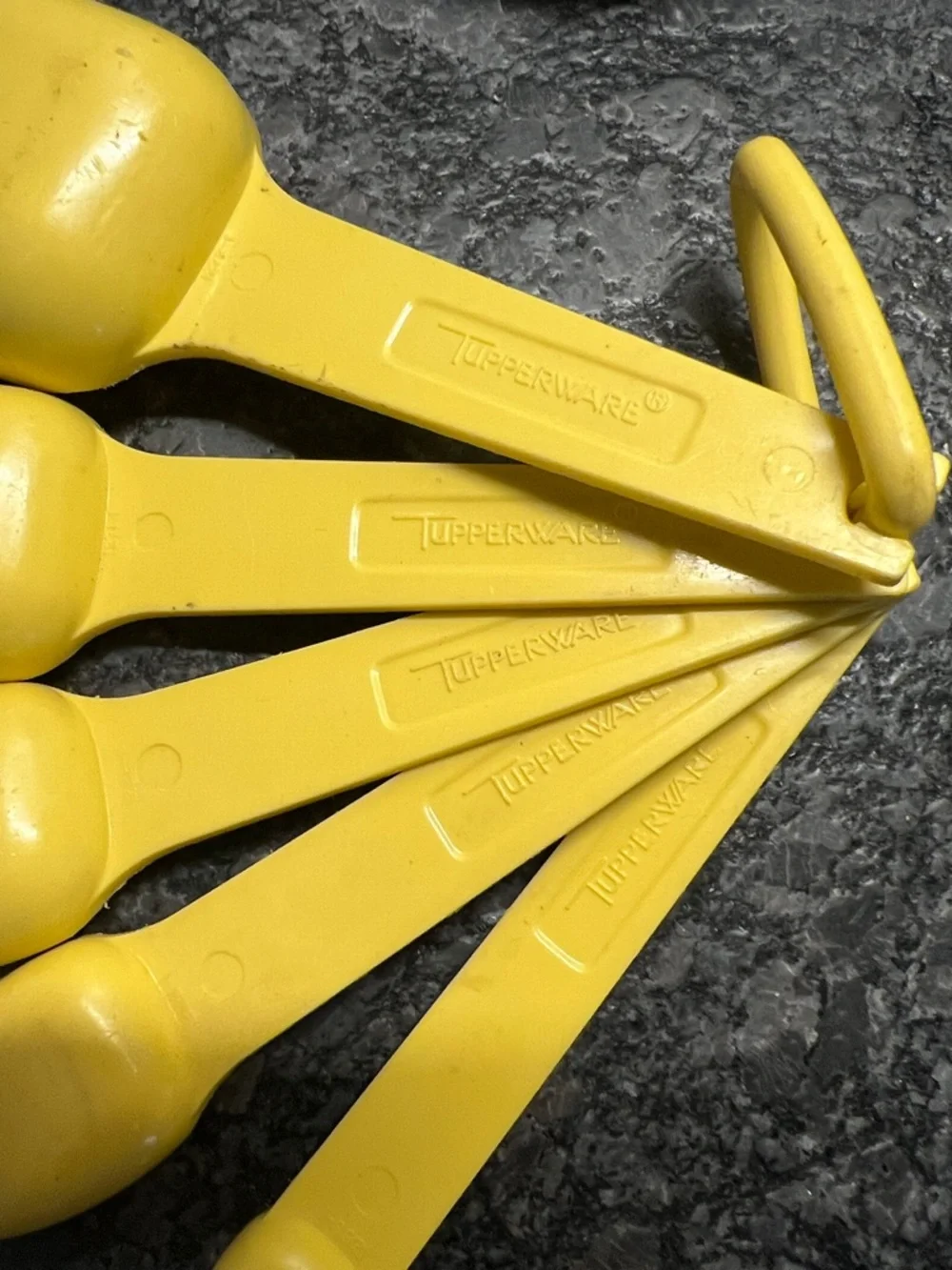 Tupperware set avocado