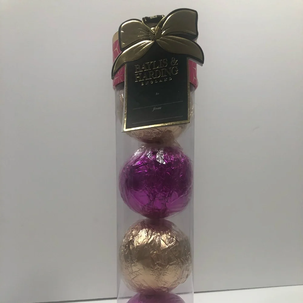 Baylis & Harding fizzers closet