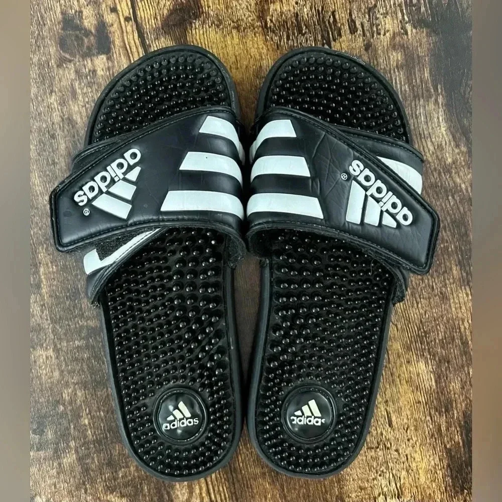 Adidas | Addisage mens slides. Size: 6 mens/7 women’s.