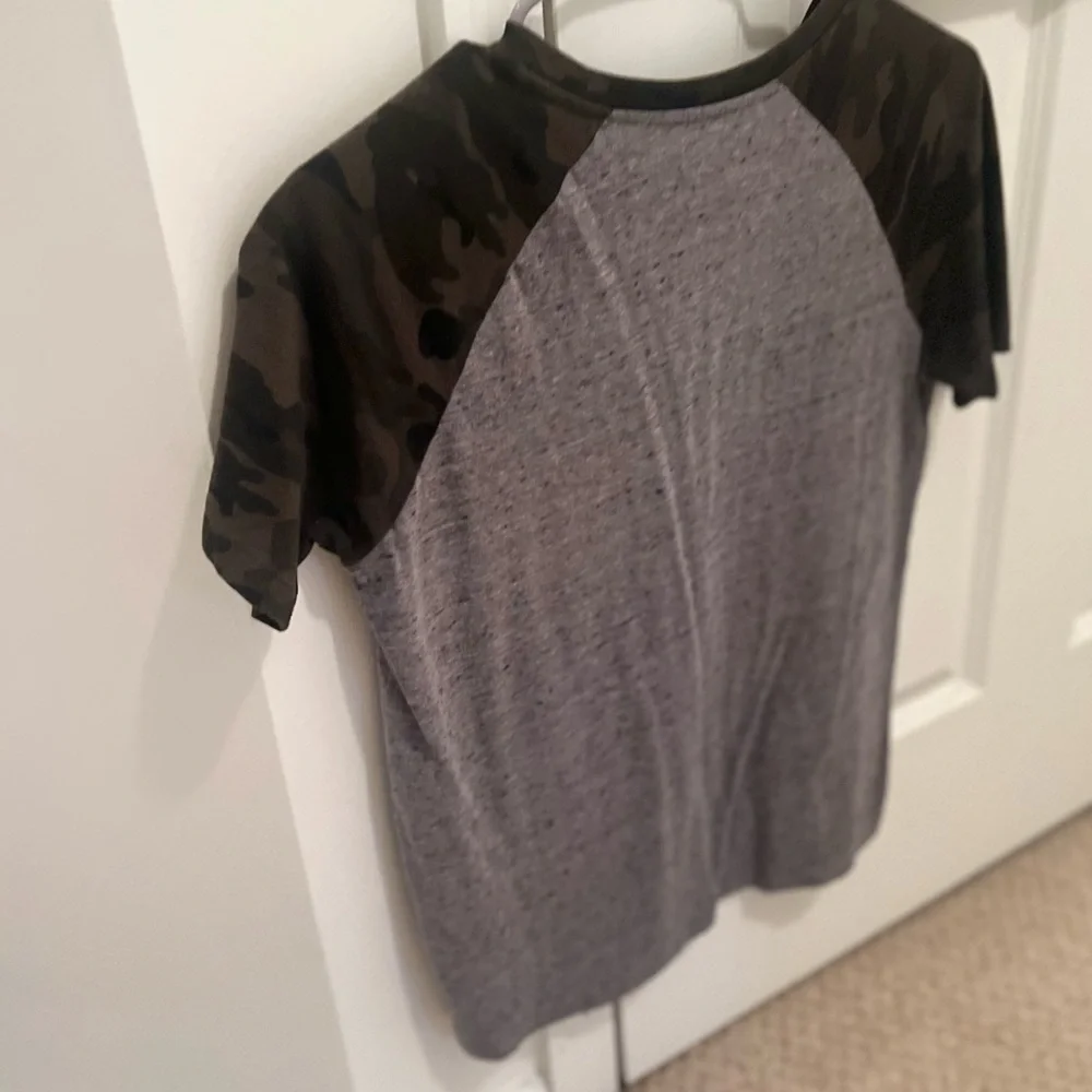 3/$19 Old Navy Camo Colorblock Ringer short sleeve T-shirt