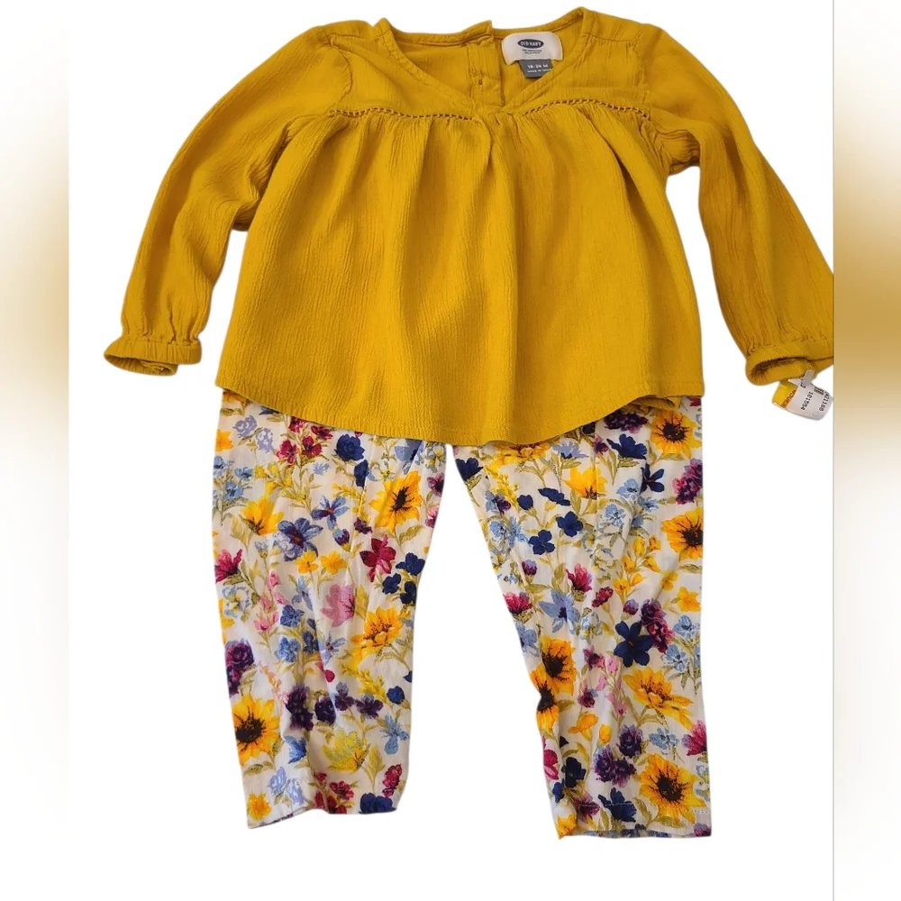 Old Navy Matched Set Pants And Long-Sleeved Top Gold And Floral Size 18 To 24 Mo