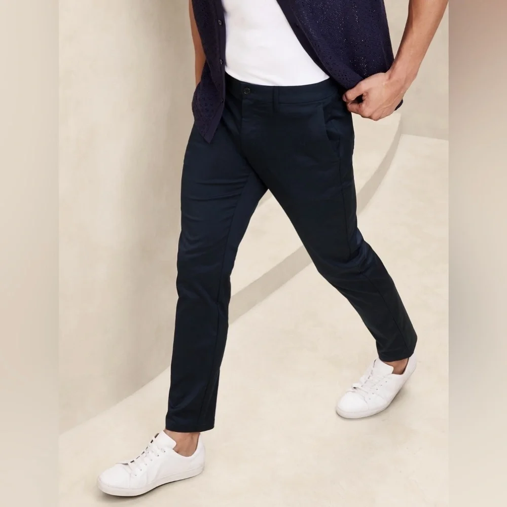 NWT Banana Republic Men’s Slim Core Temp Navy Pants Size 35 x 32.